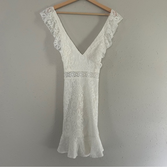 NWT Hello Molly White Sheath Mini Dress V-Neck Flutter Lace Bachelorette Bridal - Picture 2 of 14